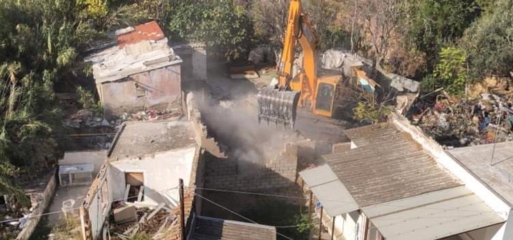 Κατεδάφισε αυθαίρετα κτίσματα ο Δήμος Π. Φαλήρου Κατεδάφισε αυθαίρετα κτίσματα ο Δήμος Π. Φαλήρου